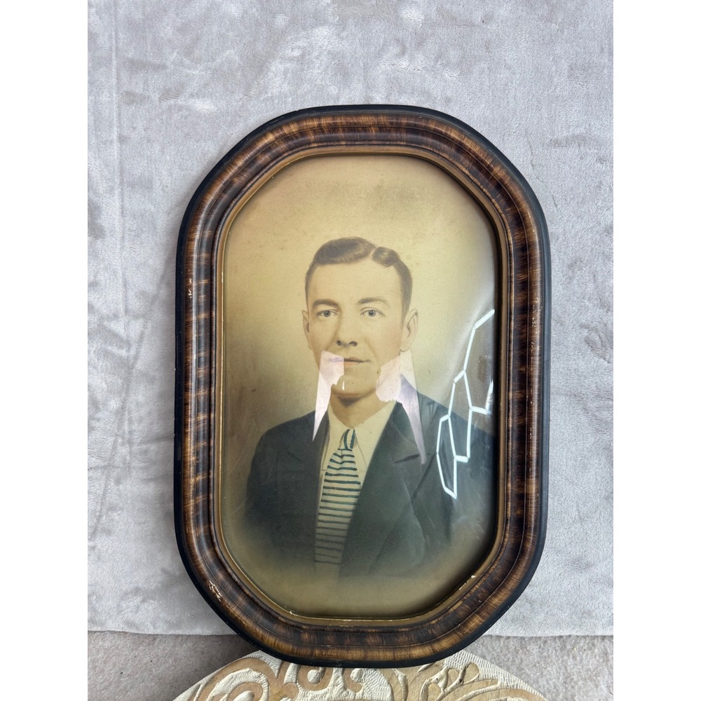 Antique Oval Wood Frame Convex‎ Bubble Glass Portrait Gentleman Faux Grain 18x12